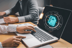 Bildschirm mit futuristischen Dokumentensymbol - Soreco AG Bildschirm mit futuristischen Dokumentensymbol. KI im Dokumentemanagement. KI-Pilot.